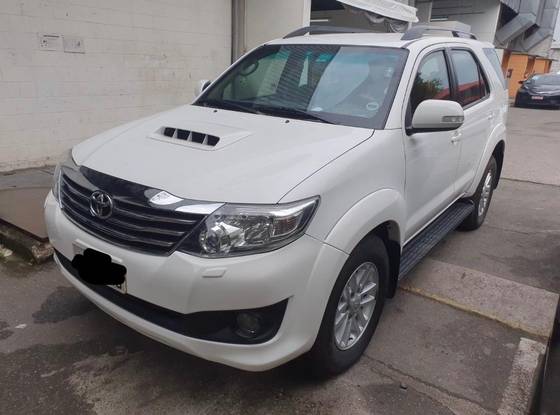 TOYOTA HILUX SW4 3.0 SRV 4X4 7 LUGARES 16V TURBO INTERCOOLER DIESEL 4P AUTOMÁTICO